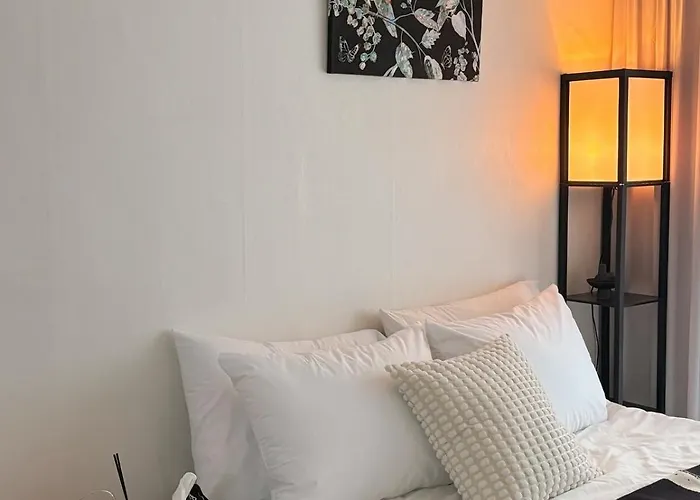 Sinnonhyeon Station 3-minute Walk, Gangnam Plastic Surgery Hospital, Ideal For Shopping, Airport Bus, Washer And Dryer, 2br, Free Luggage Storage * Seul