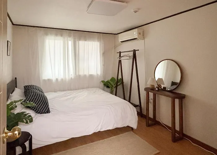 Sinnonhyeon Station 3-minute Walk, Gangnam Plastic Surgery Hospital, Ideal For Shopping, Airport Bus, Washer And Dryer, 2br, Free Luggage Storage Seul