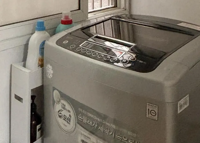 Sinnonhyeon Station 3-minute Walk, Gangnam Plastic Surgery Hospital, Ideal For Shopping, Airport Bus, Washer And Dryer, 2br, Free Luggage Storage Seul
